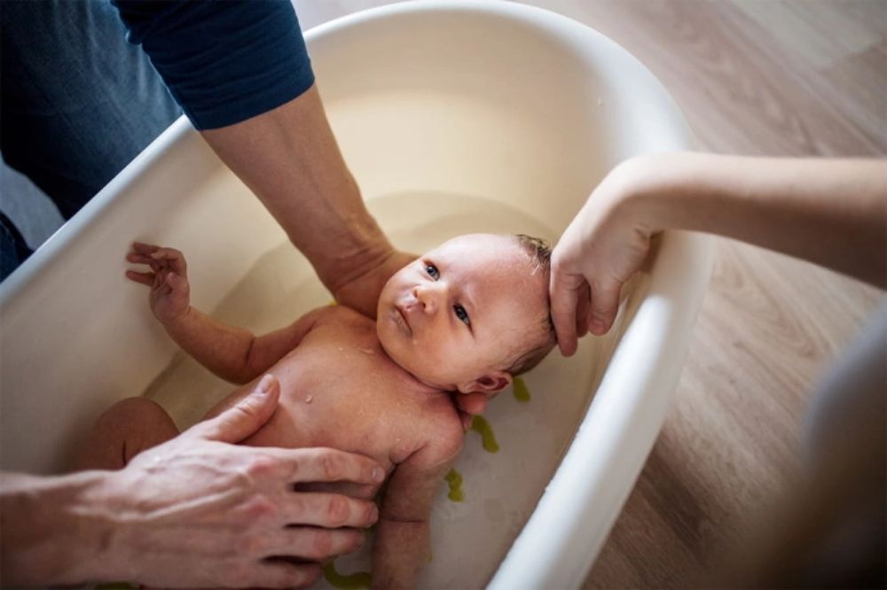 bé 2 tuổi nên tắm lúc mấy giờ - Image 4