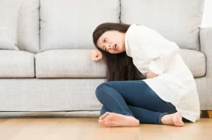 buồn nôn kèm đau bụng