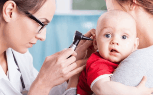 chăm sóc trẻ viêm tai giữa