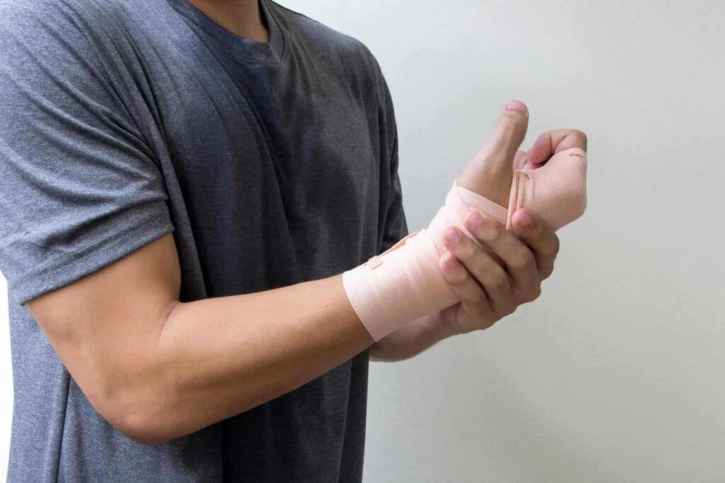 chấn thương cổ tay bao lâu khỏi