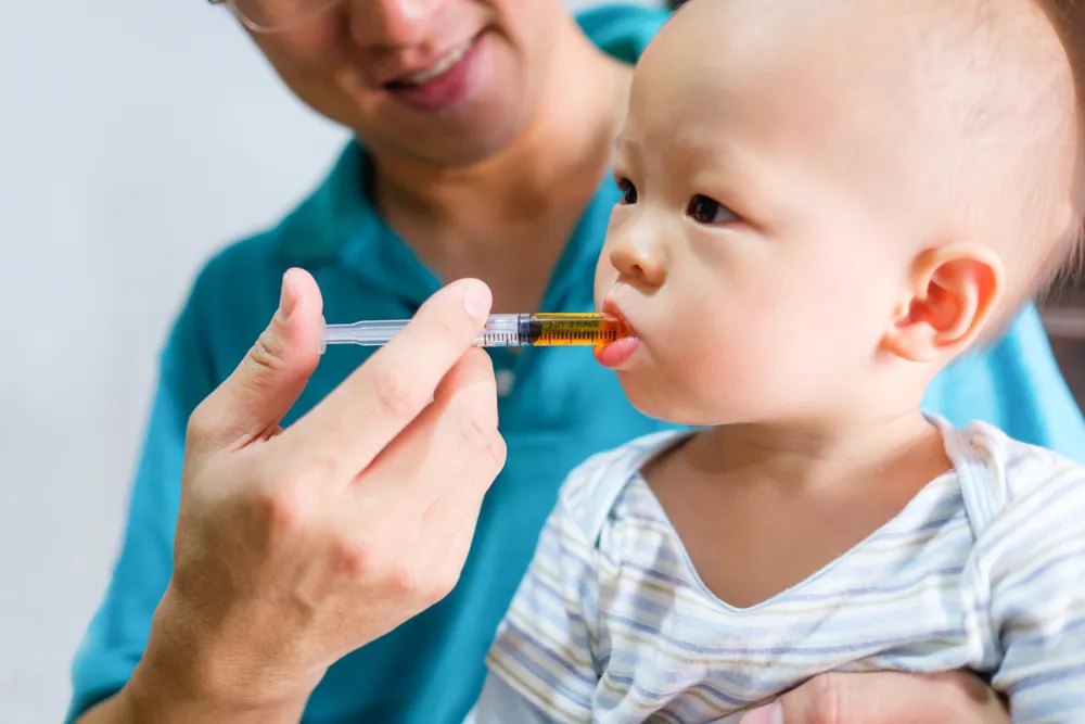 đang dùng kháng sinh có tẩy giun được không