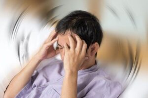 đau ngực kèm chóng mặt