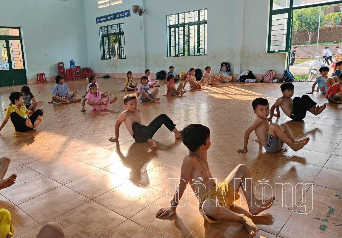 em bé ở truồng - Image 4
