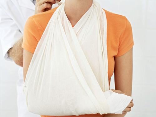 gãy xương tay có quan hệ được không