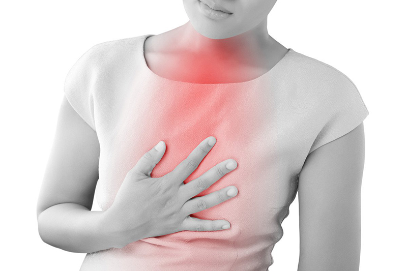 nghẹn ở xương ức