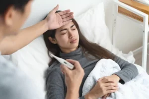 sốt kèm đau bụng