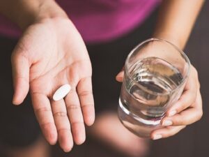 uống thuốc tẩy giun sau bao lâu thì được ăn
